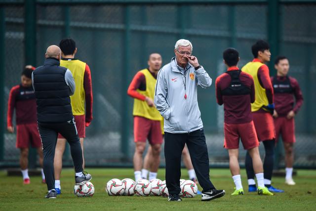 斯图加特前锋翁达夫训练中肌肉拉伤，将伤缺数周