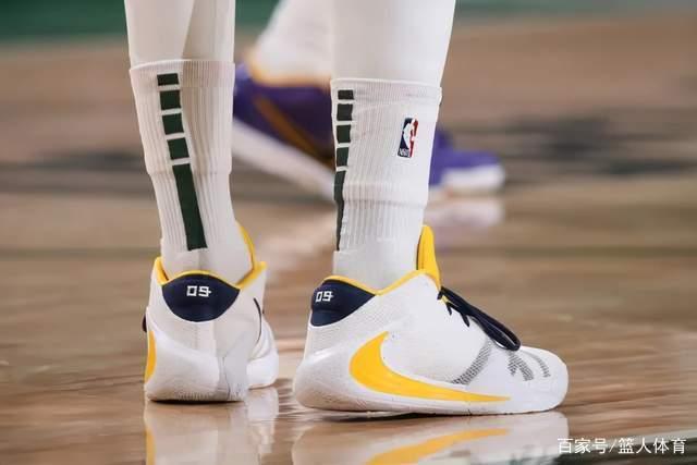 锡安28分字母哥空砍35+14 鹈鹕险胜雄鹿